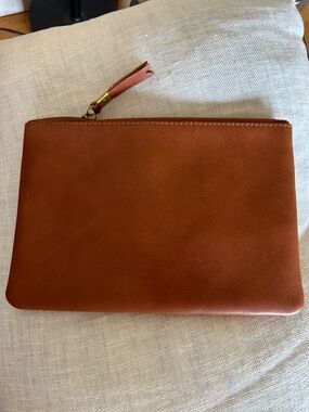 Madewell The brown leather pouch clutch NWT!!